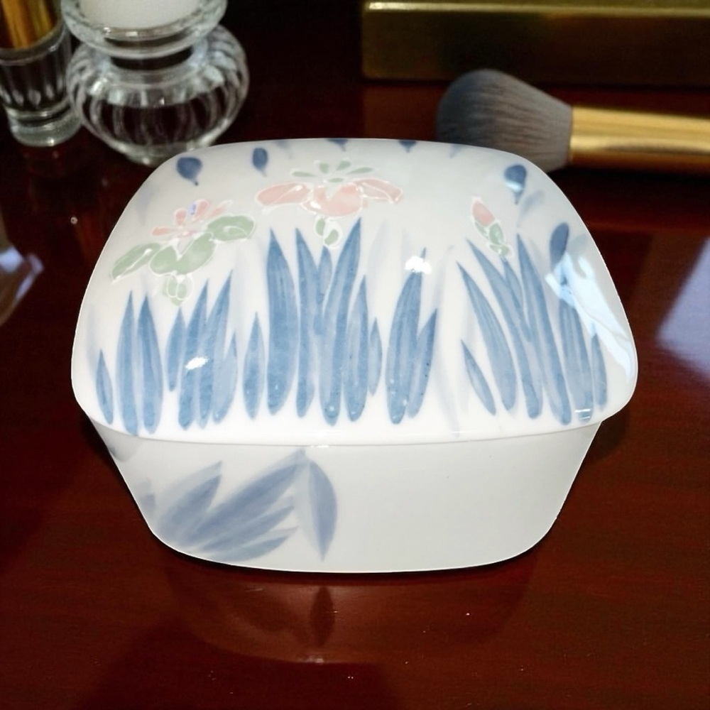 Otagiri Japanese Porcelain Trinket Box – Lidded Vanity Box / Grandmillennial